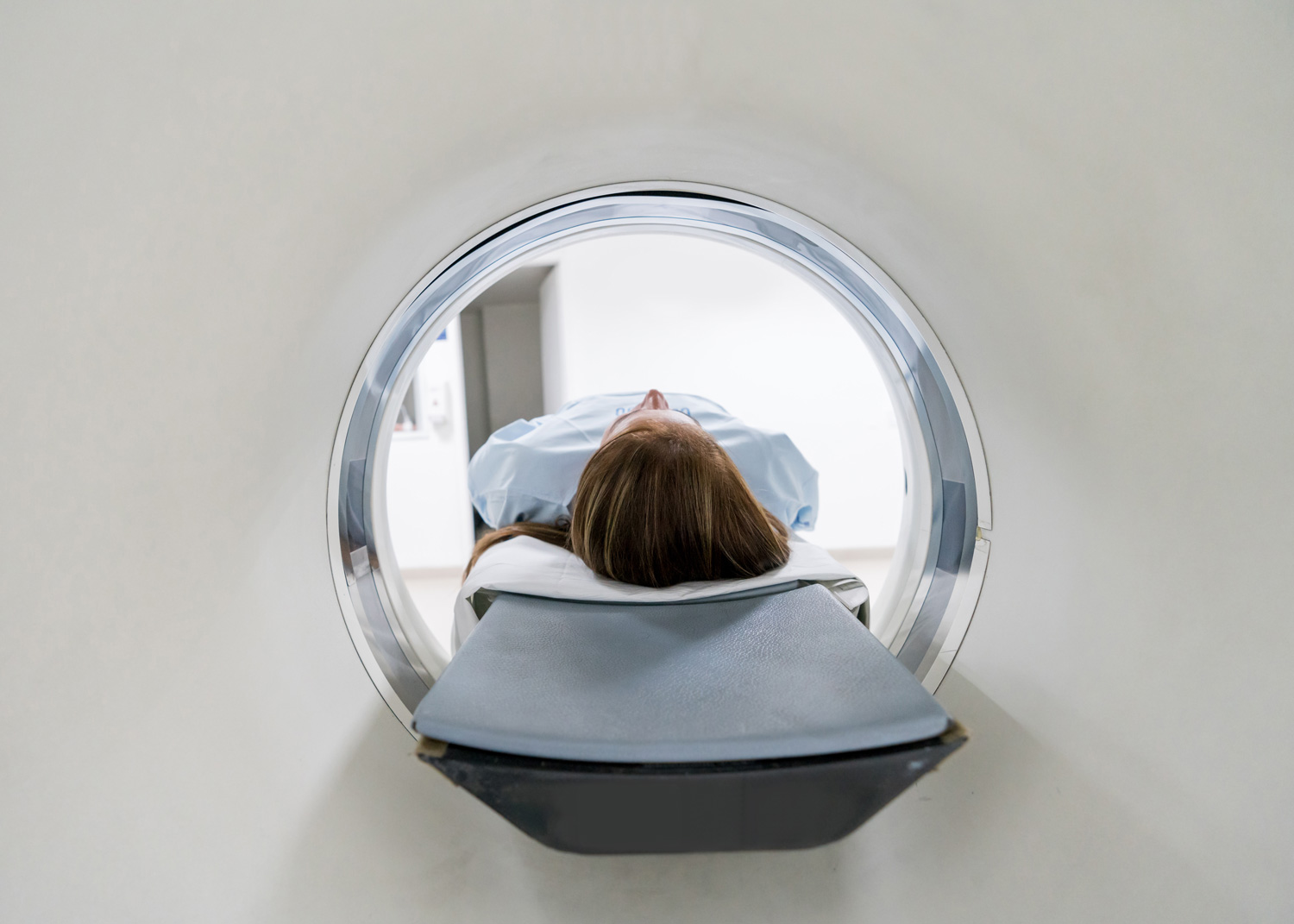 SMH_MRI Woman lies on MRI table